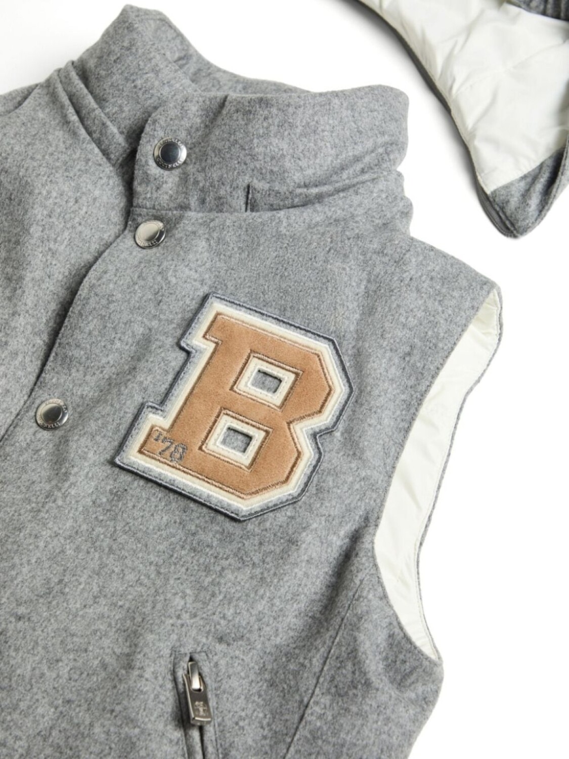 Детский пуховый жилет Brunello Cucinelli со съемным капюшоном Brunello Cucinelli Kids, серый — фото 3