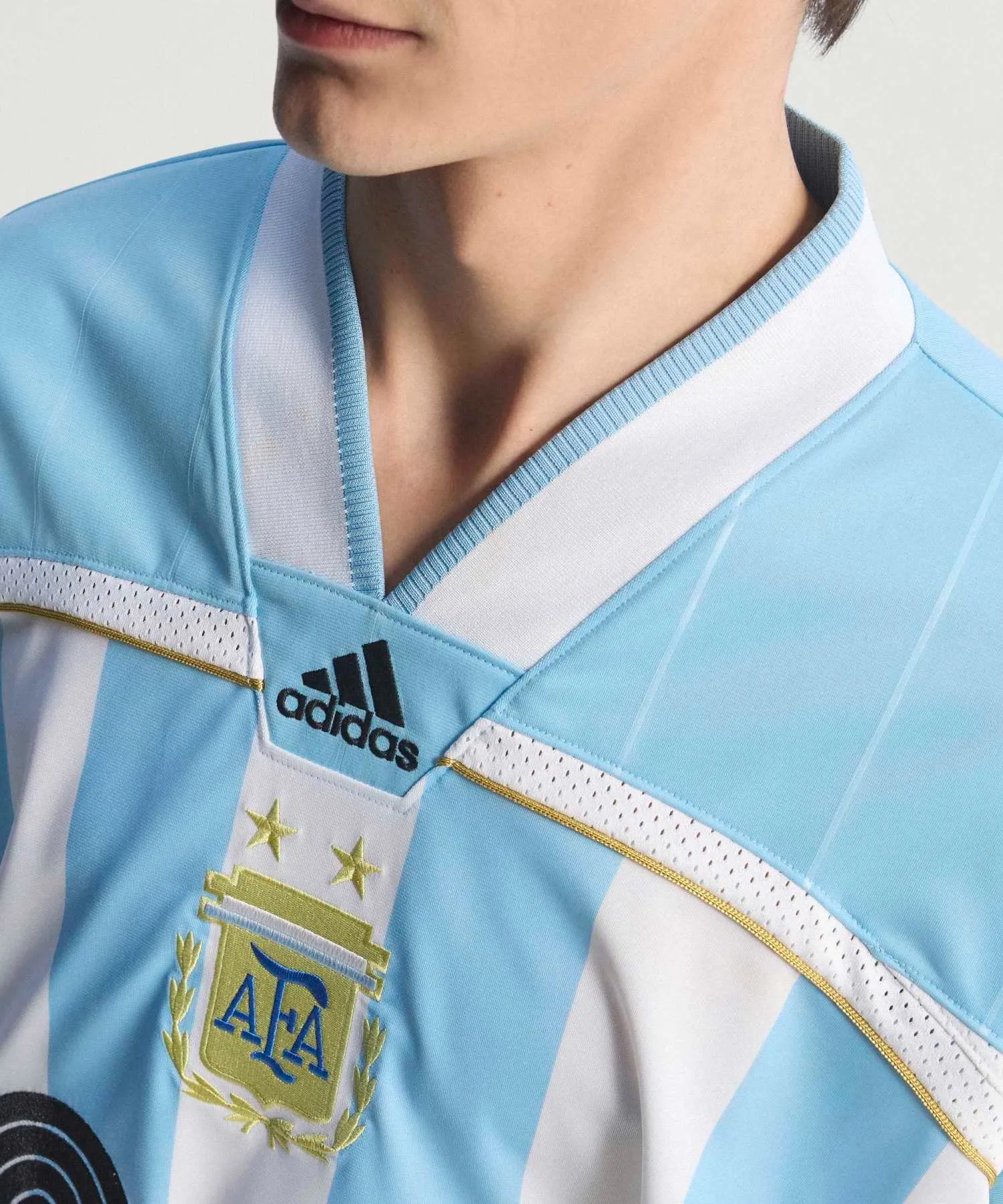 Унисекс оверсайз джерси V-образный вырез Bringback Remix Argentina adidas Originals синий — фото 2
