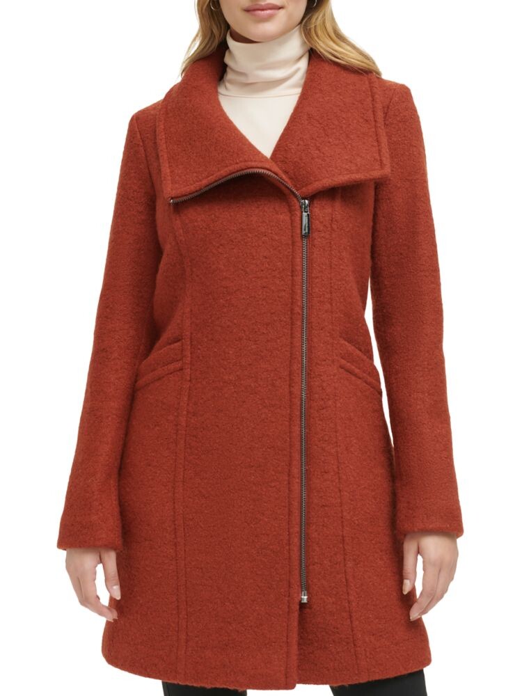 

Шерстяное пальто-букле с асимметричной молнией Kenneth Cole, цвет Paprika