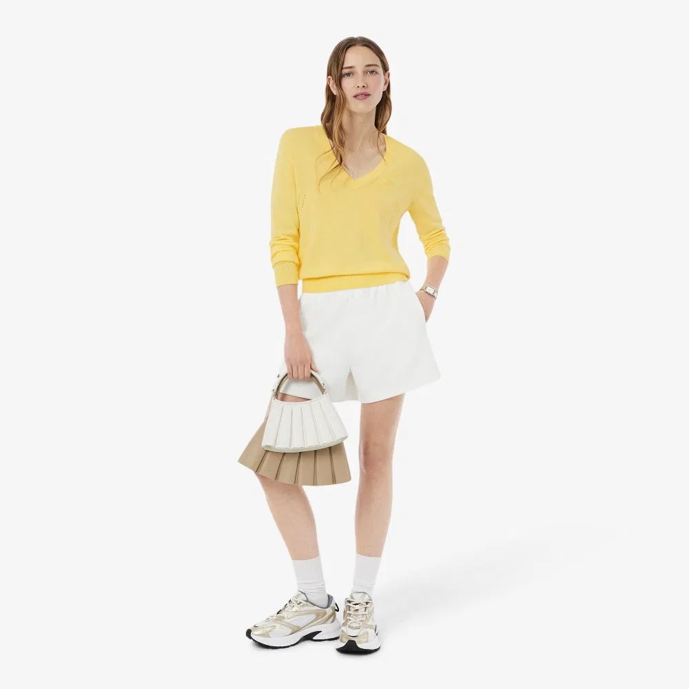 Свитер Lacoste женский светло-жёлтый с V-образным вырезом — фото 4