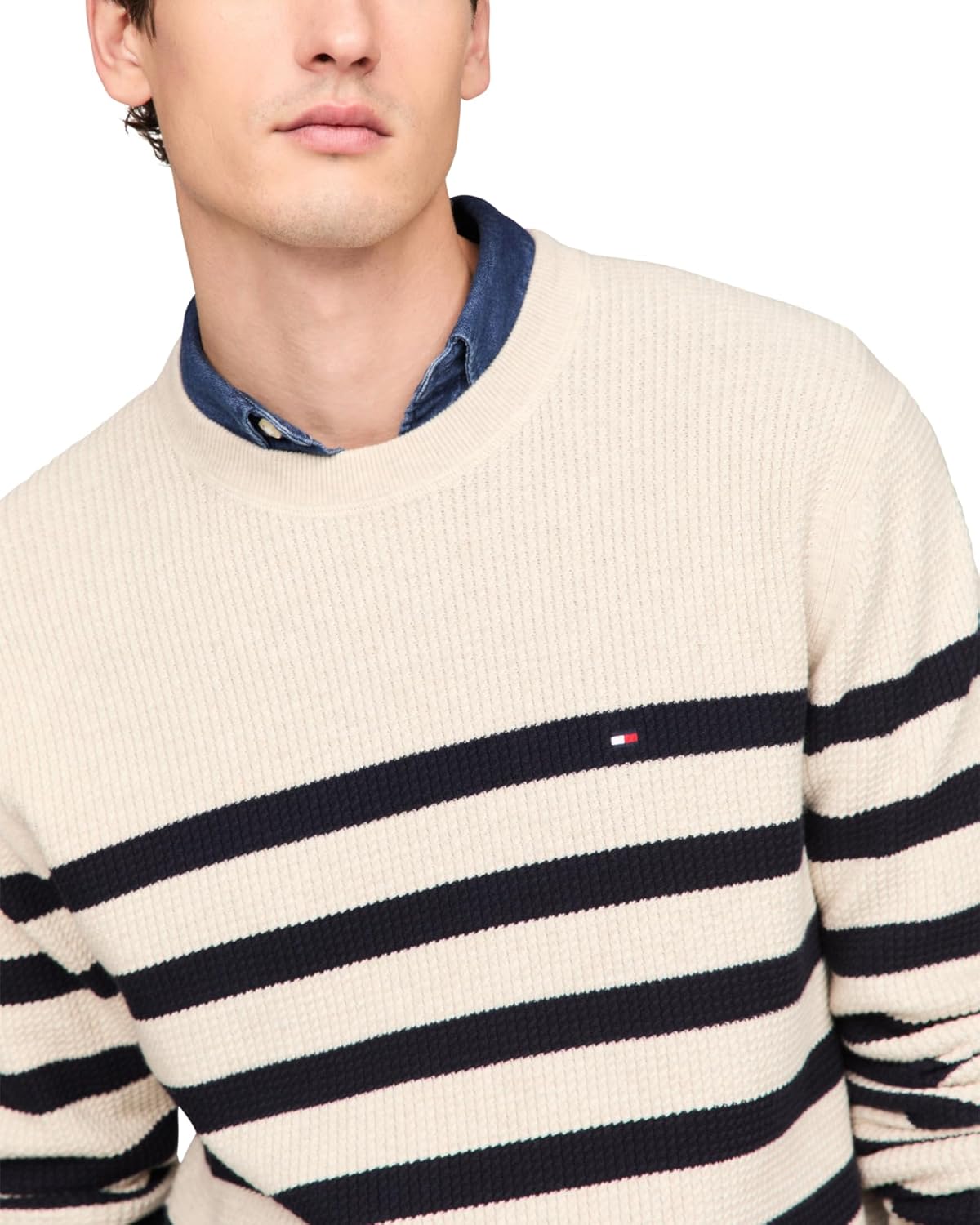 Мужской свитер Tommy Hilfiger с вафельной вязкой и круглым вырезом, легкий пуловер, также доступен в размерах для больших и высоких женщин., Oatmilk Htr / Desert Sky — фото 2