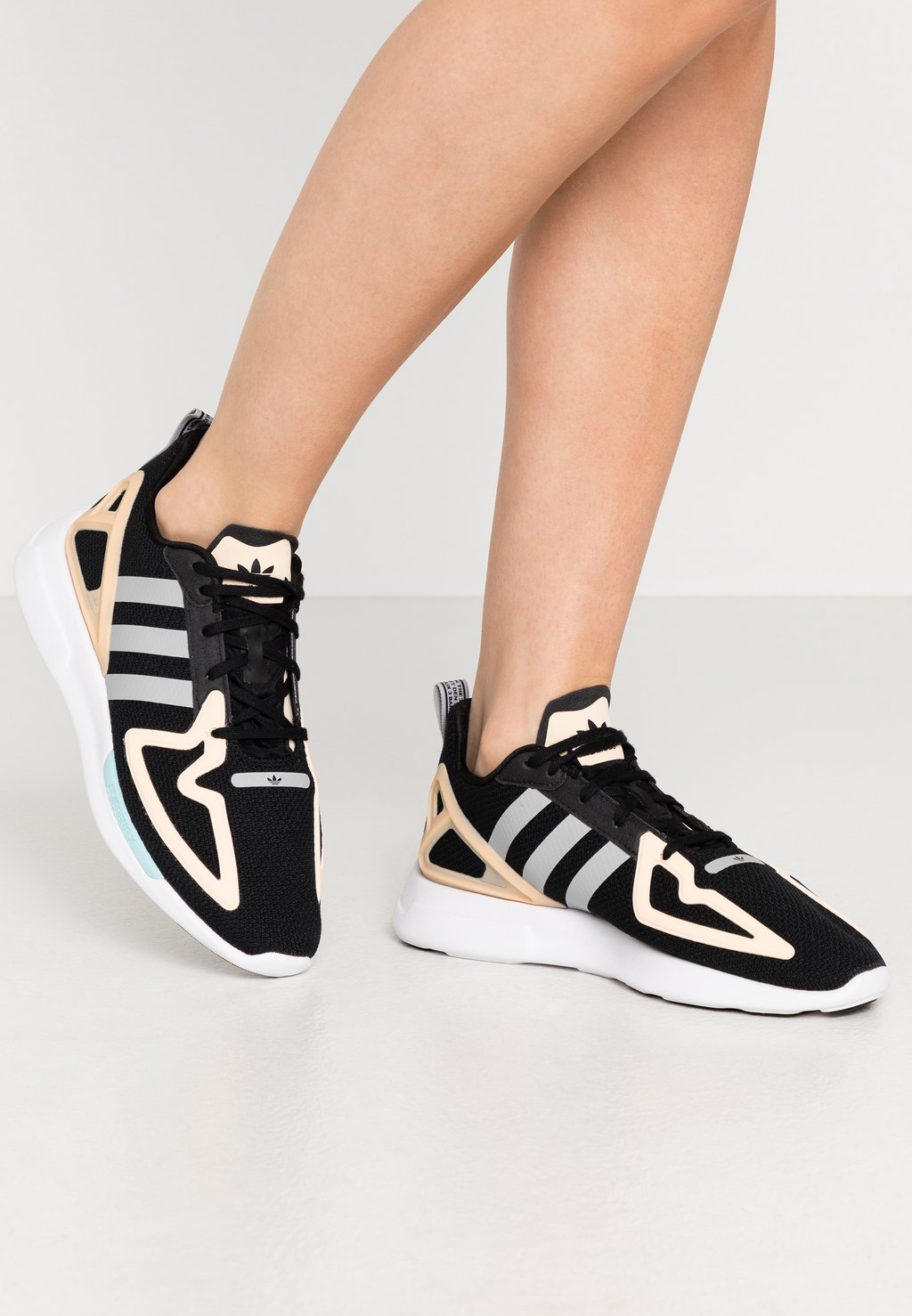 Низкие кеды ZX 2K FLUX Adidas Originals, черный