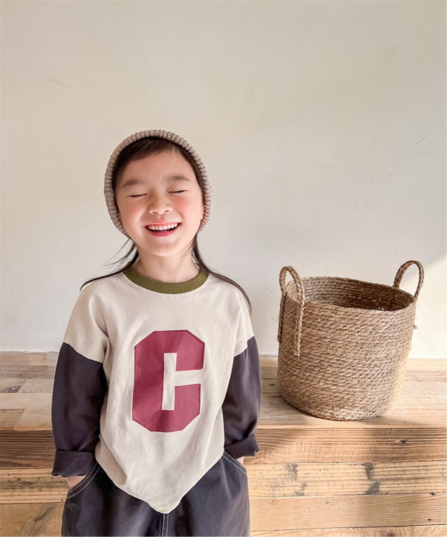 Длинная футболка с принтом логотипа и меняющим цвет краем Aimoha Kids, Light gray