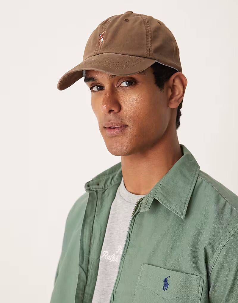 

Polo Ralph Lauren - бейсболка из эластичного твила коричневого цвета с красочным логотипом бренда