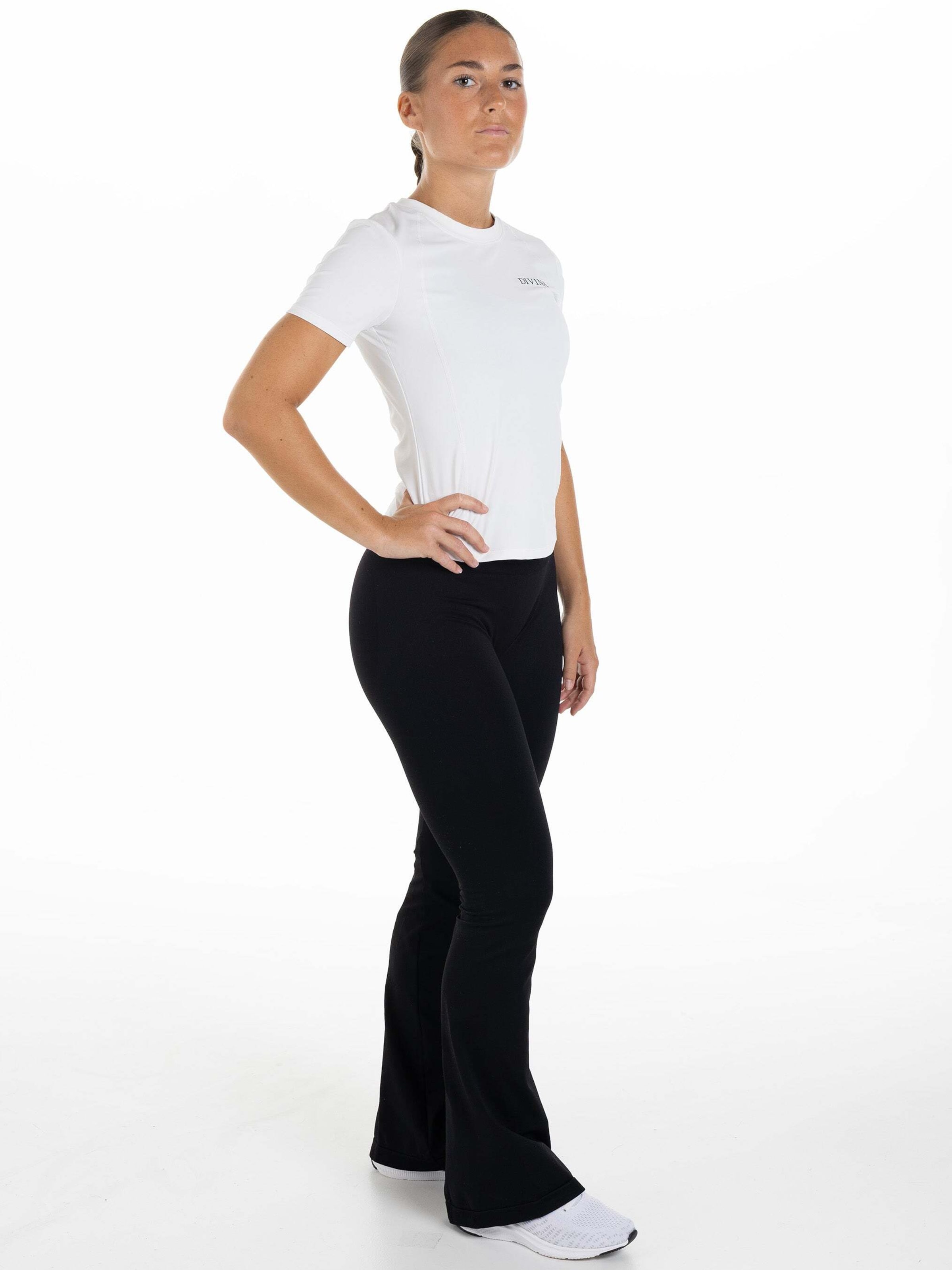 

Divina Футболка для спорта 'Mundus' в белом цвете