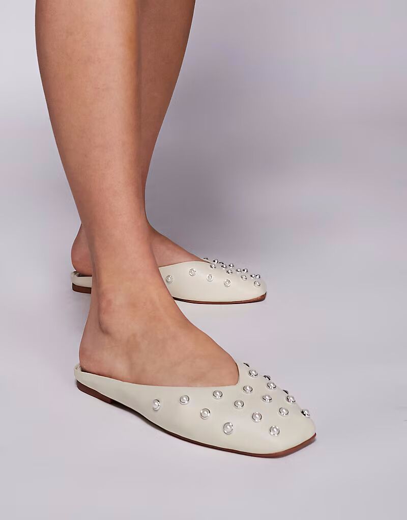 Туфли-мюли River Island с заклепками кремового цвета
