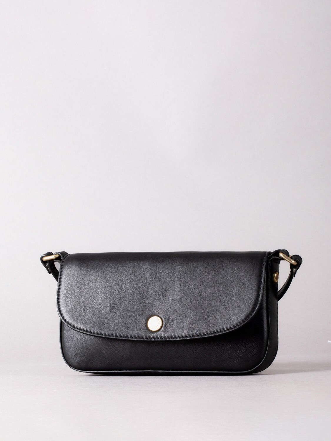 

'Tarnbeck' Маленькая кожаная сумка через плечо с клапаном Lakeland Leather, черный