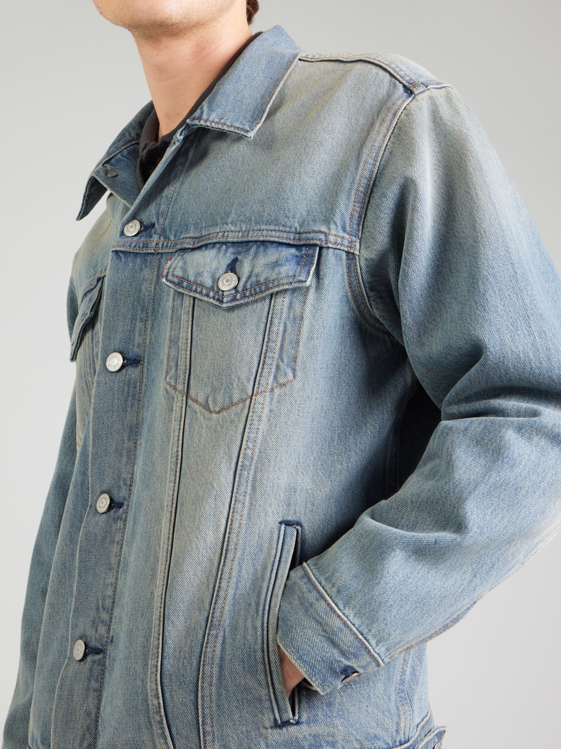 LEVI'S  Куртка для межсезонья 'Relaxed Type III Trucker Jacket' в синем дениме — фото 2