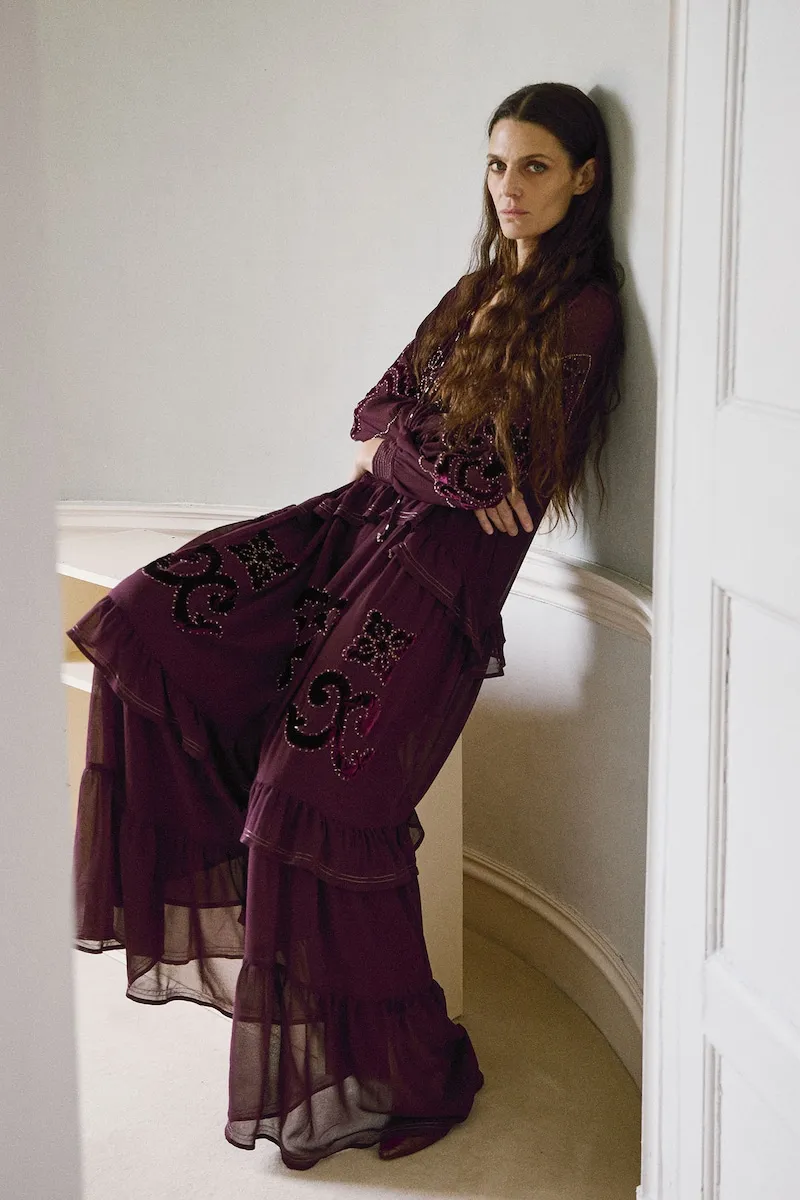 

Длинное платье с вышивкой Sfera, баклажановый