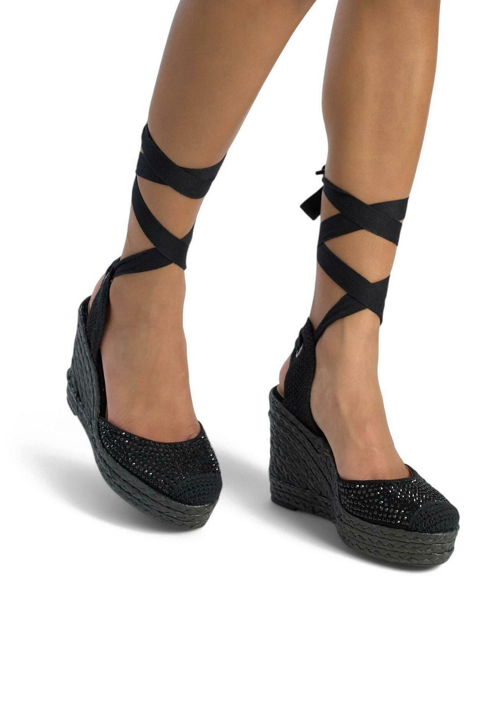 Босоножки на платформе CON PUNTERA REDONDEADA Y CIERRE CON CORDONES - High heels Alma en Pena, черный