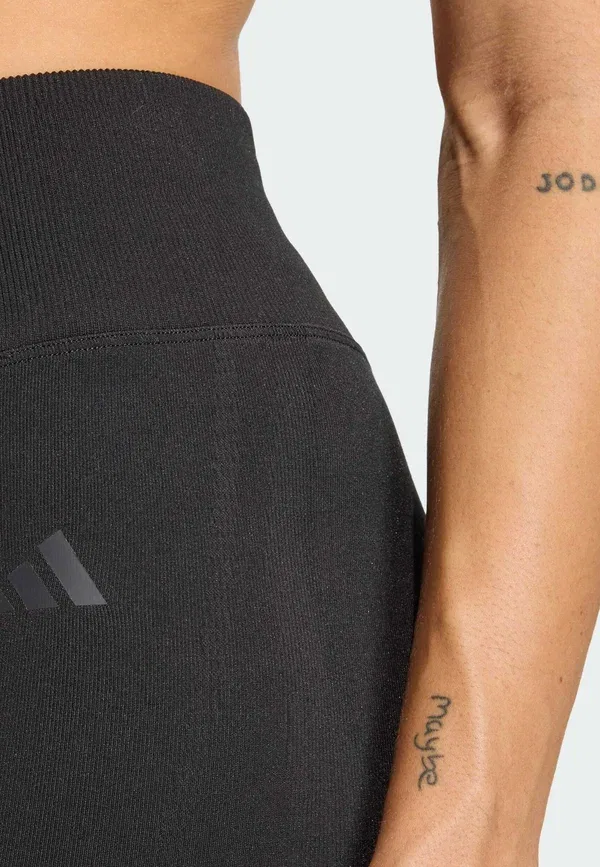 Леггинсы для тренировок Adidas Performance Workout essentials knit scrunch 5 inch, черный — фото 4