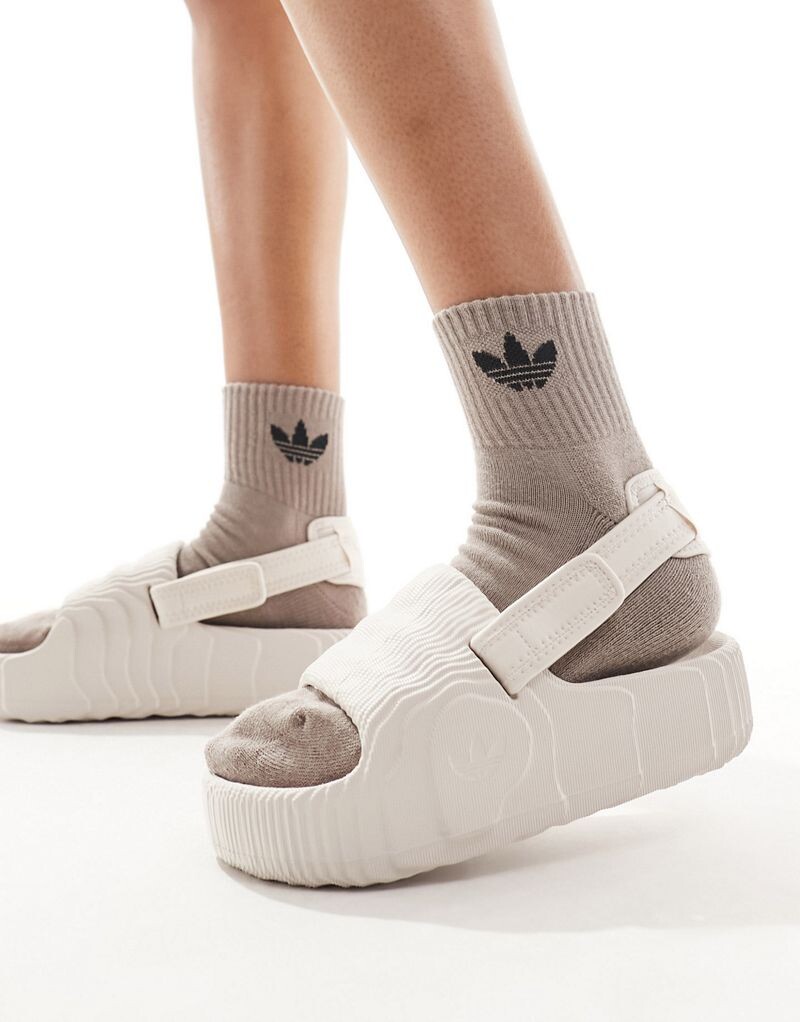 

Бежевые шлепанцы adidas Adilette 22 XLG