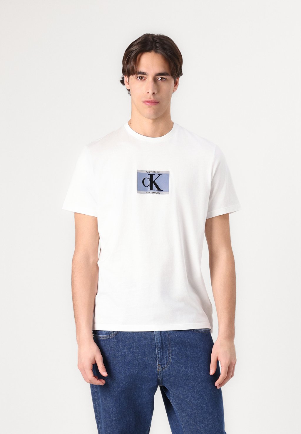 

Футболка с принтом UNISEX Calvin Klein, белый