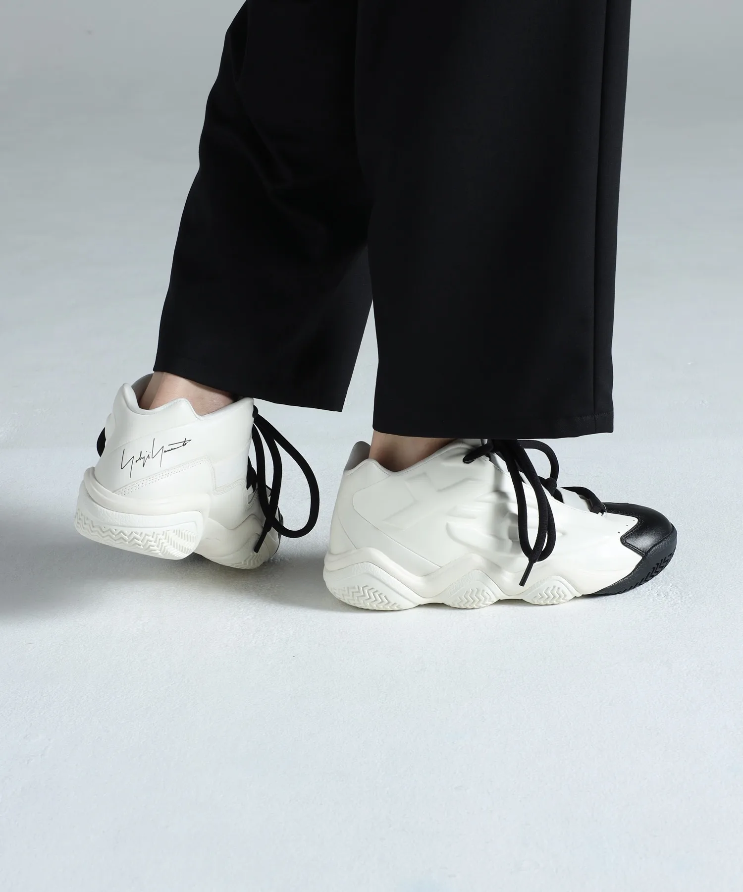 Унисекс высокие кожаные кроссовки Y-3 MEGABALL белые с чёрным — фото 4