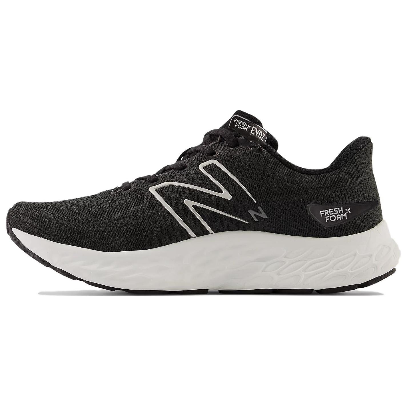 

Кроссовки женские с низким верхом, черные New Balance