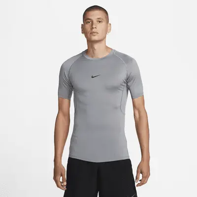 

Футболка Nike Pro, цвет Smoke Grey/Black
