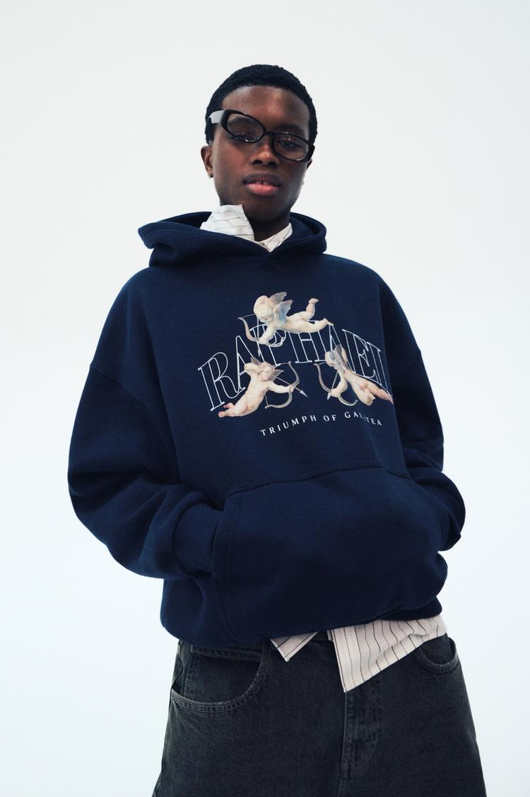 

Толстовка с капюшоном «Триумф Галатеи» Pull And Bear, коричневый