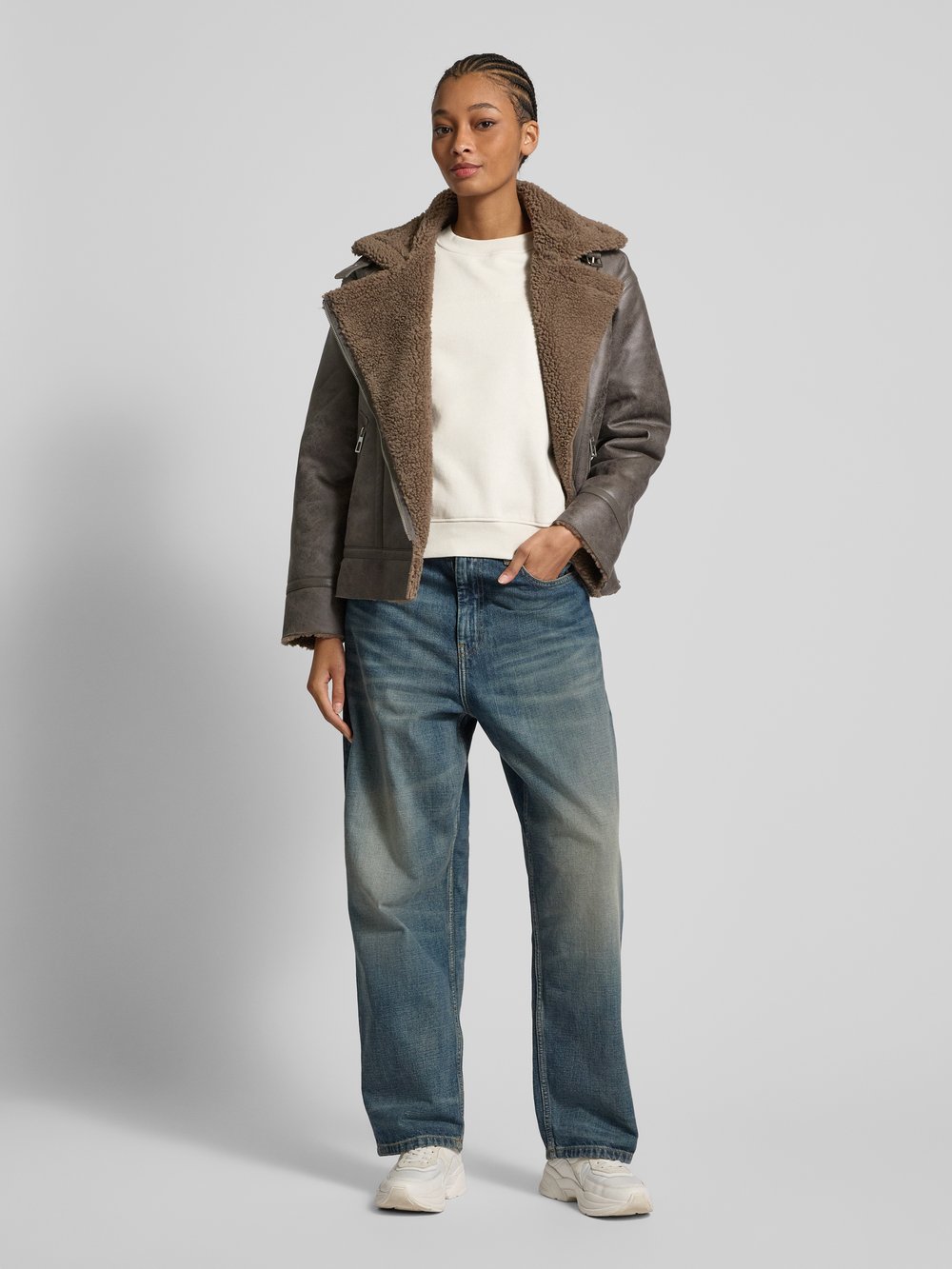 

Толстовка с этикеткой Calvin Klein Jeans, экрю