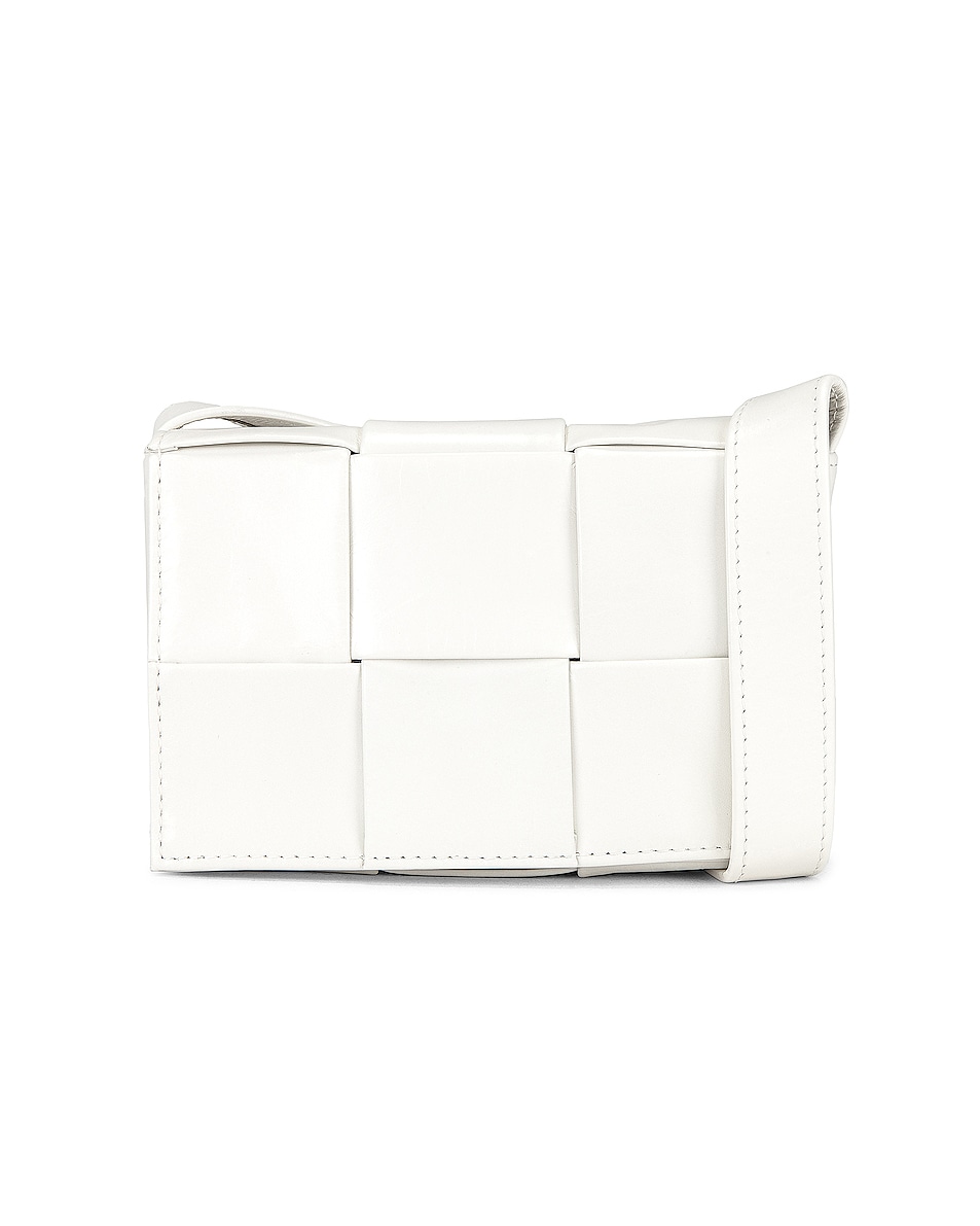 

Сумка кросс-боди Bottega Veneta Card Case With Strap, цвет White & Silver