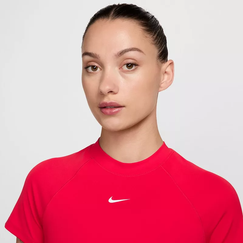 Женская футболка с короткими рукавами Nike Pro Dri-FIT, цвет University Red — фото 4