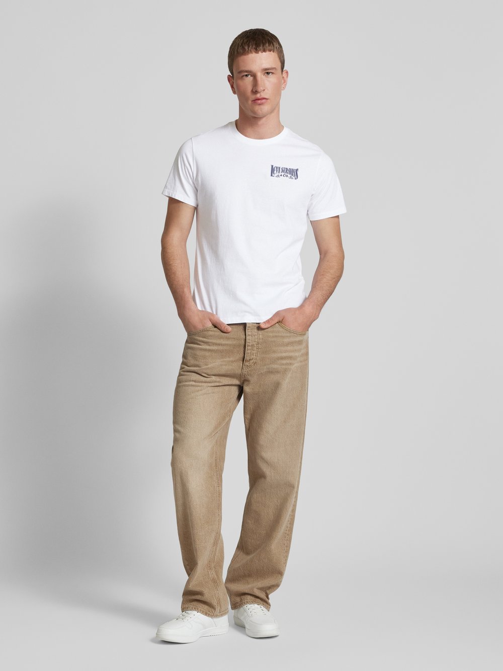 

Футболка с этикеткой Levi's, белый