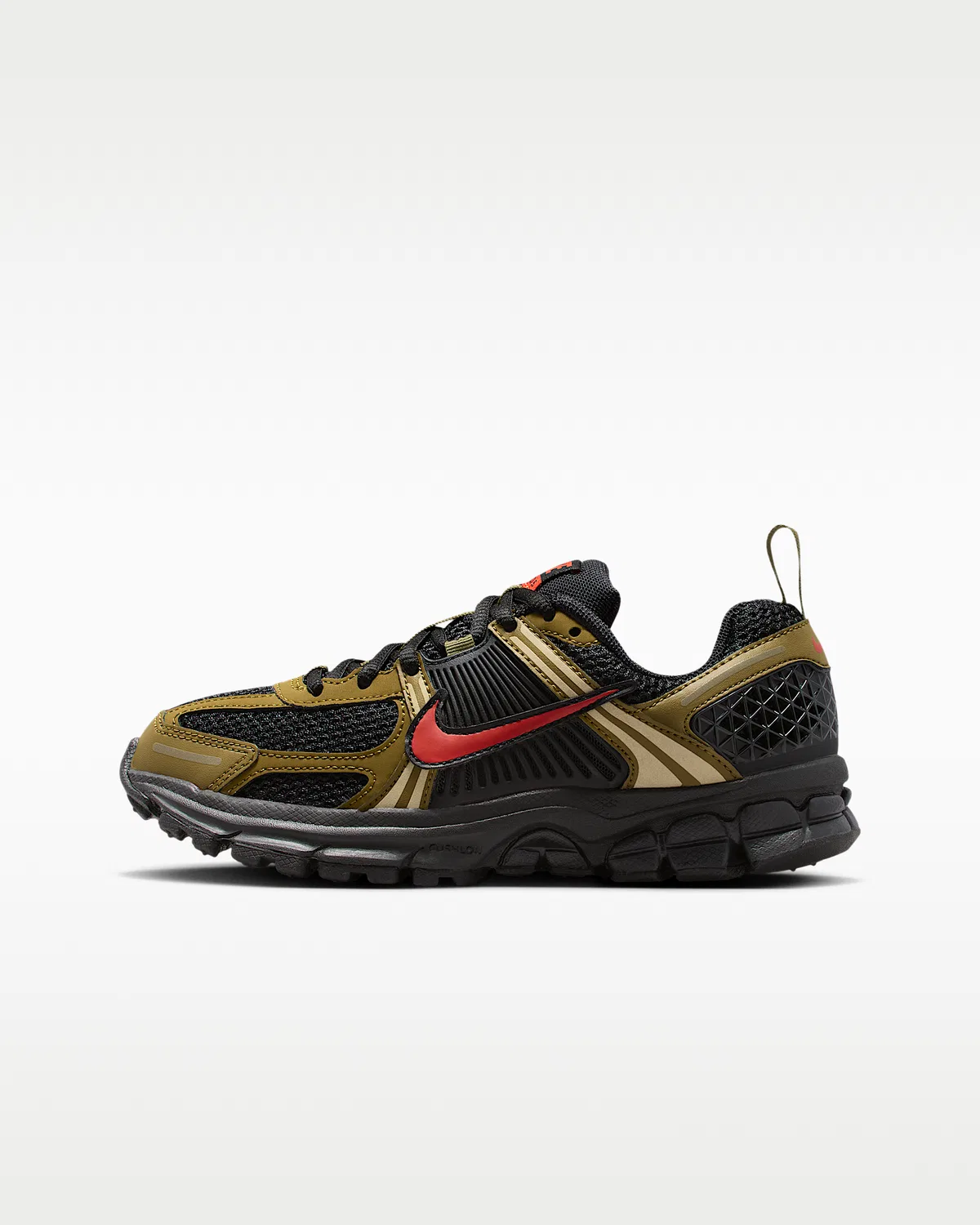 Детские кроссовки с отражающими элементами Nike Vomero 5, Black/Olive Flak/Quantum Moss/Picante Red