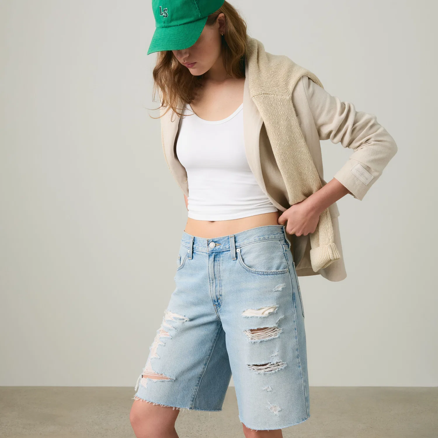 Свободные джинсовые шорты в стиле "папины шорты" Levi's, Light Wash — фото 2