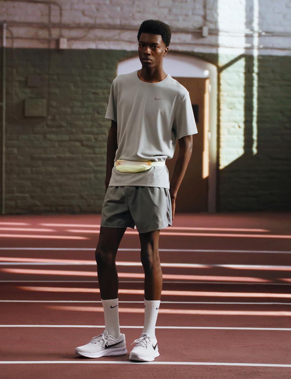 Мужские кроссовки для бега по шоссе Nike Run Swift 3, белый/черный/серый — фото 3