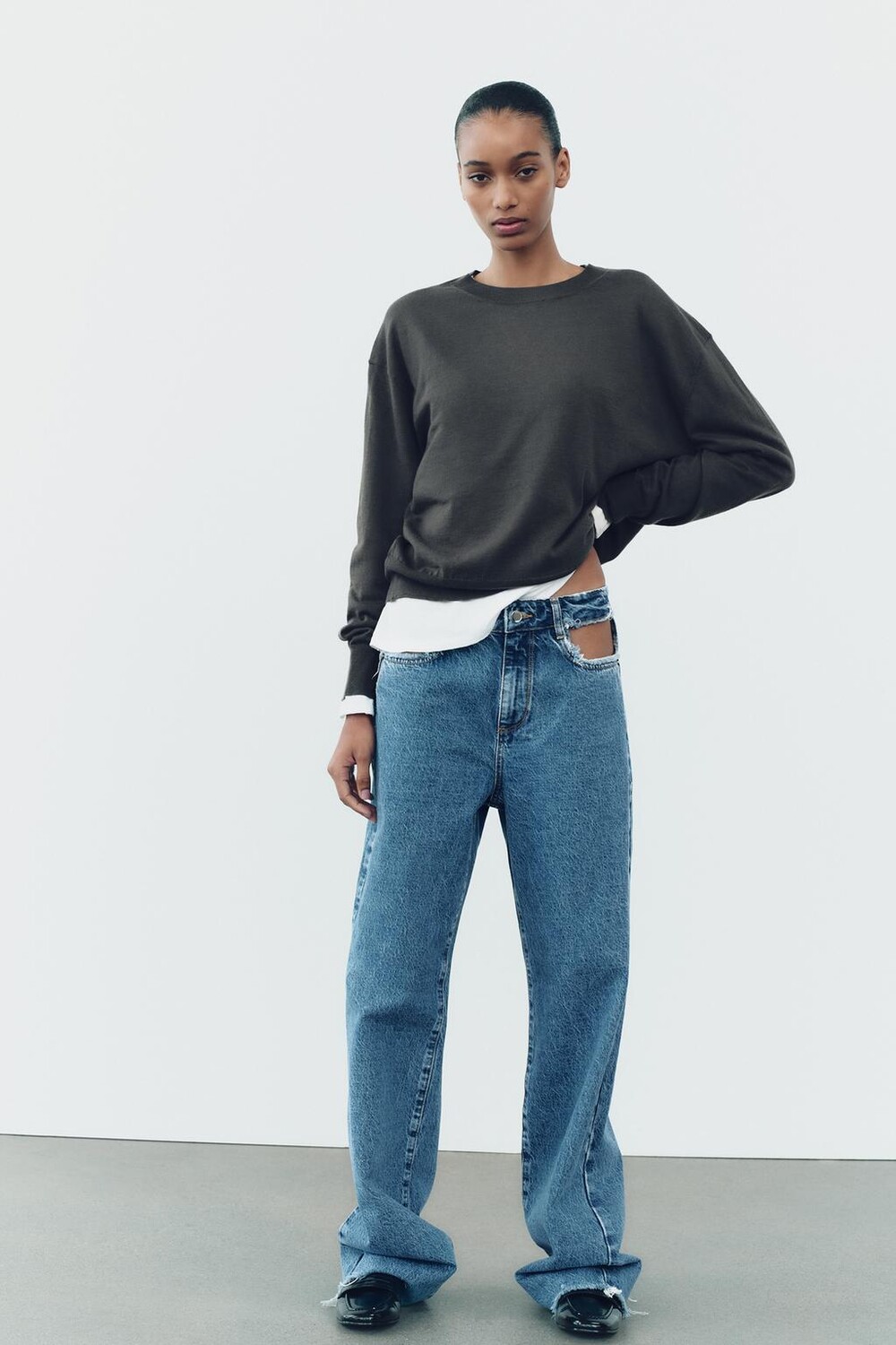 

Джинсы z1975 прямые с вырезом и средней талией ZARA, средне-синий