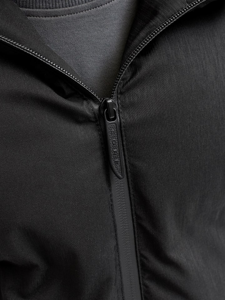 Куртка JCOFUSION TECHNICAL BUFFER JNR зимняя, черного цвета JACK & JONES Junior — фото 2
