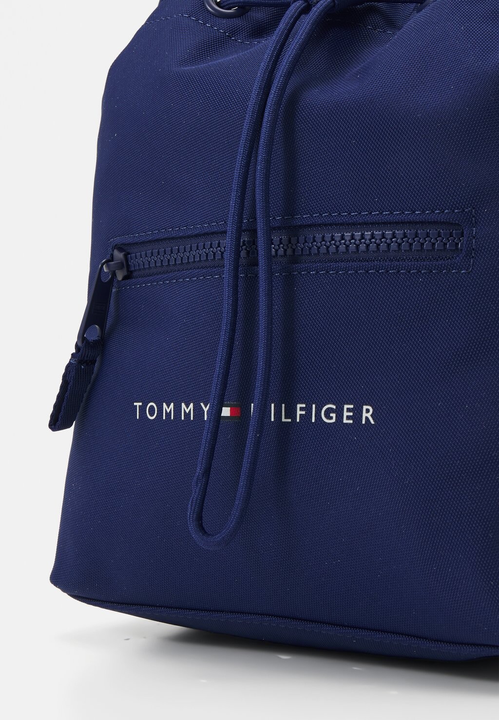 

Сумочка TH ESSENTIAL BAG UNISEX Tommy Hilfiger, темно-синий