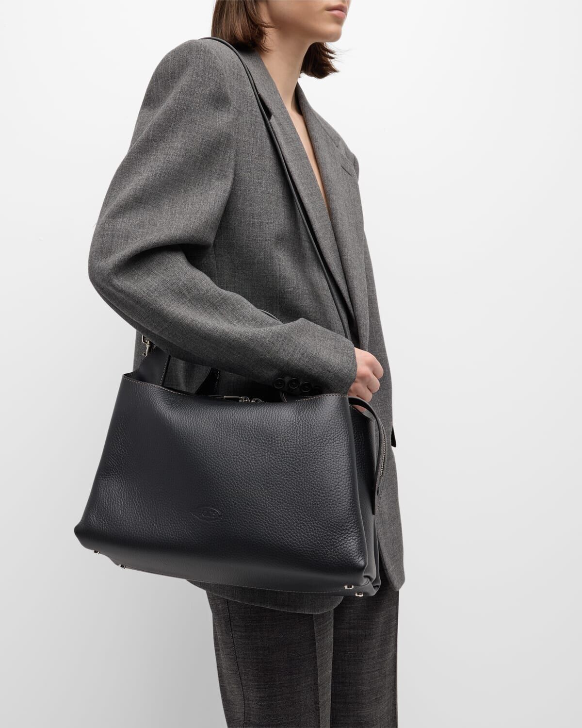 

Кожаная сумка Apa Bauletto среднего размера с верхней ручкой Tod's, цвет Nero