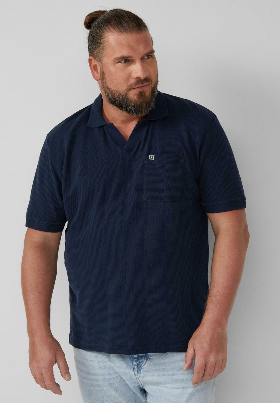 

Поло s.Oliver MIT STRUKTUR-STREIFEN UND OFFENEM KRAGEN, Navy/Dark Blue