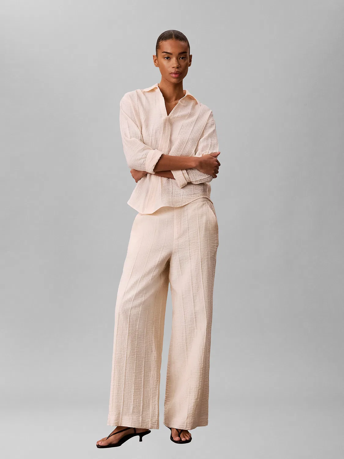 Брюки свободного кроя Calvin Klein Relaxed Sheer бежевого цвета — фото 3