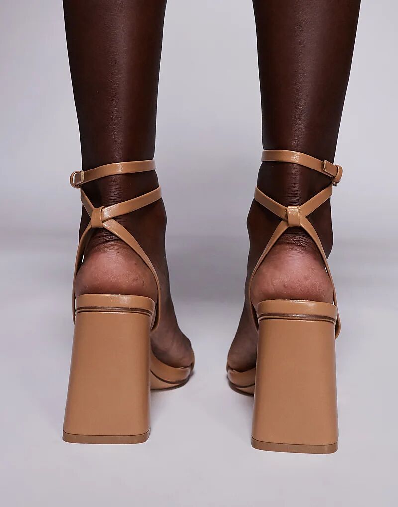 Босоножки Simmi London Bora на среднем каблуке с ремешками бежевого цвета SIMMI Shoes — фото 4