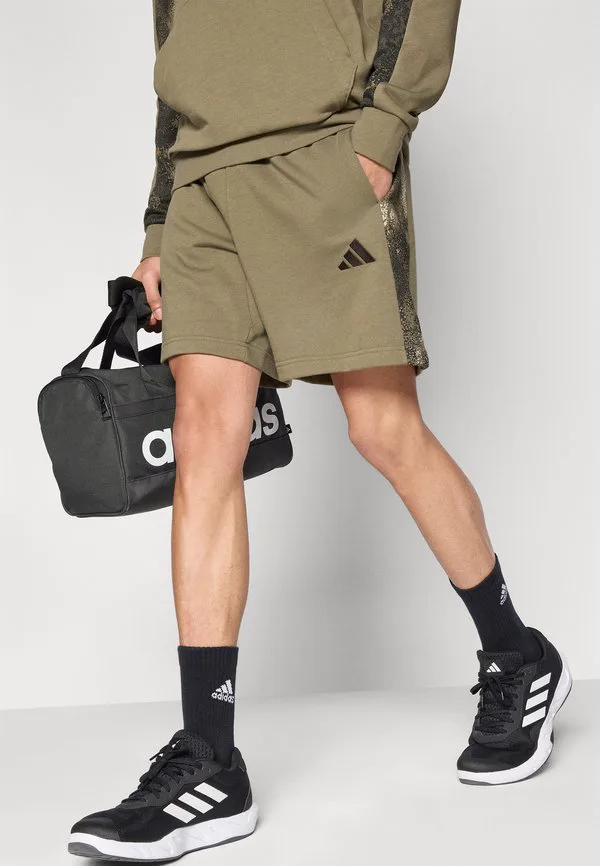 Спортивные шорты с камуфляжным принтом Adidas Sportswear, Olive Strata/Multicolor — фото 4