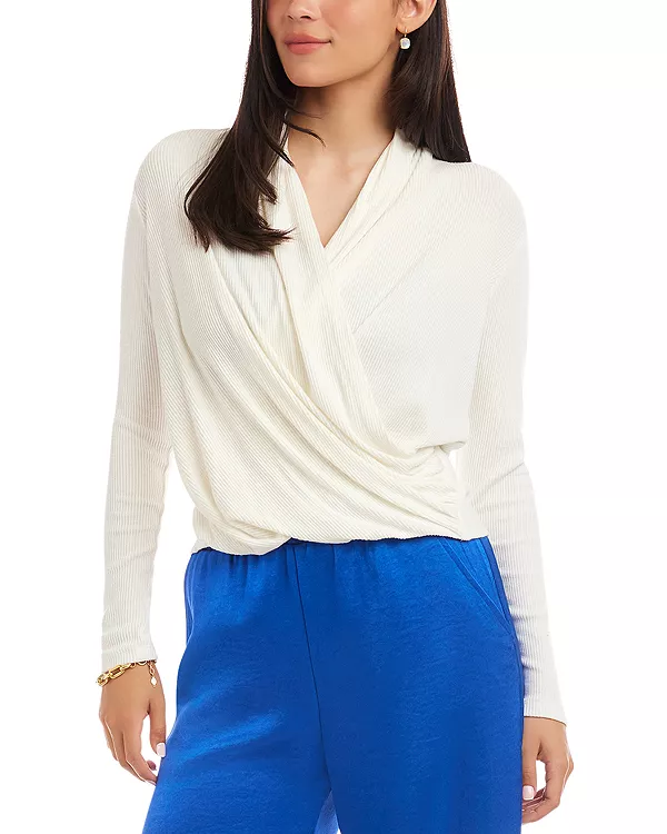 

Топ с длинными рукавами в рубчик, драпировкой спереди и перекрестным кроем. Karen Kane, белый
