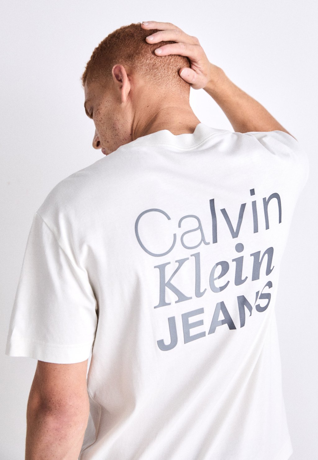 

Футболка с принтом TECHNIQUE MIX GRAPHIC TEE Calvin Klein Jeans, кремовый