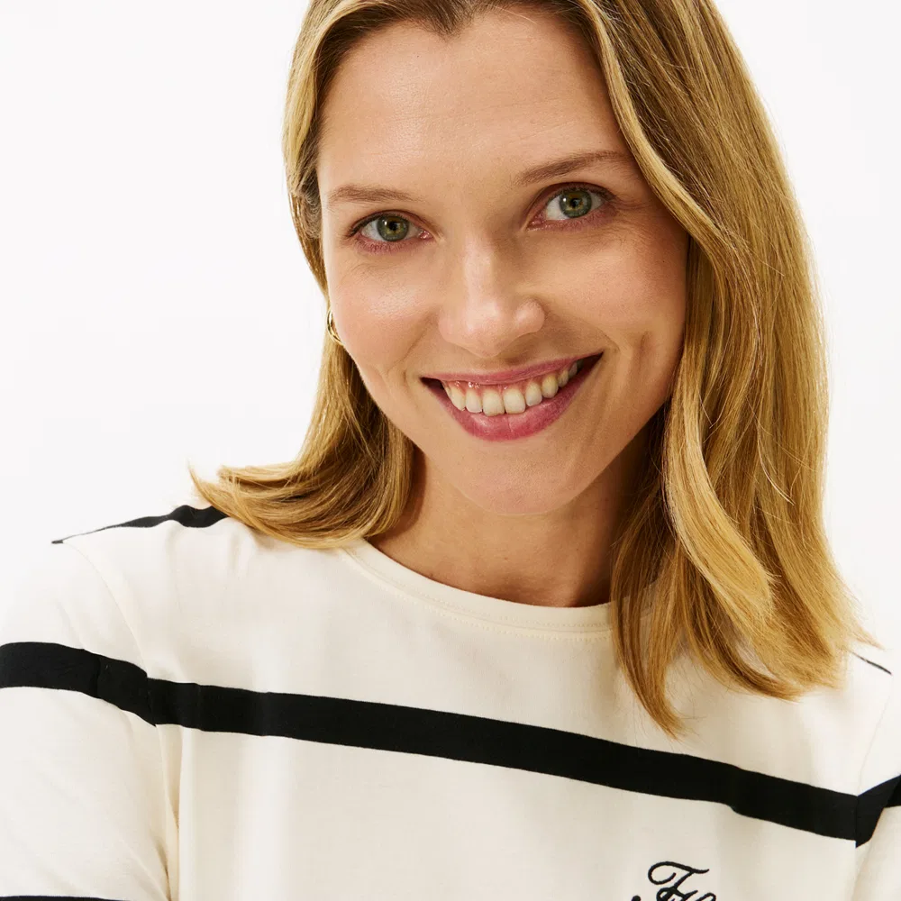 Женская футболка с вышитым логотипом Tommy Hilfiger Women, цвет айвори — фото 2