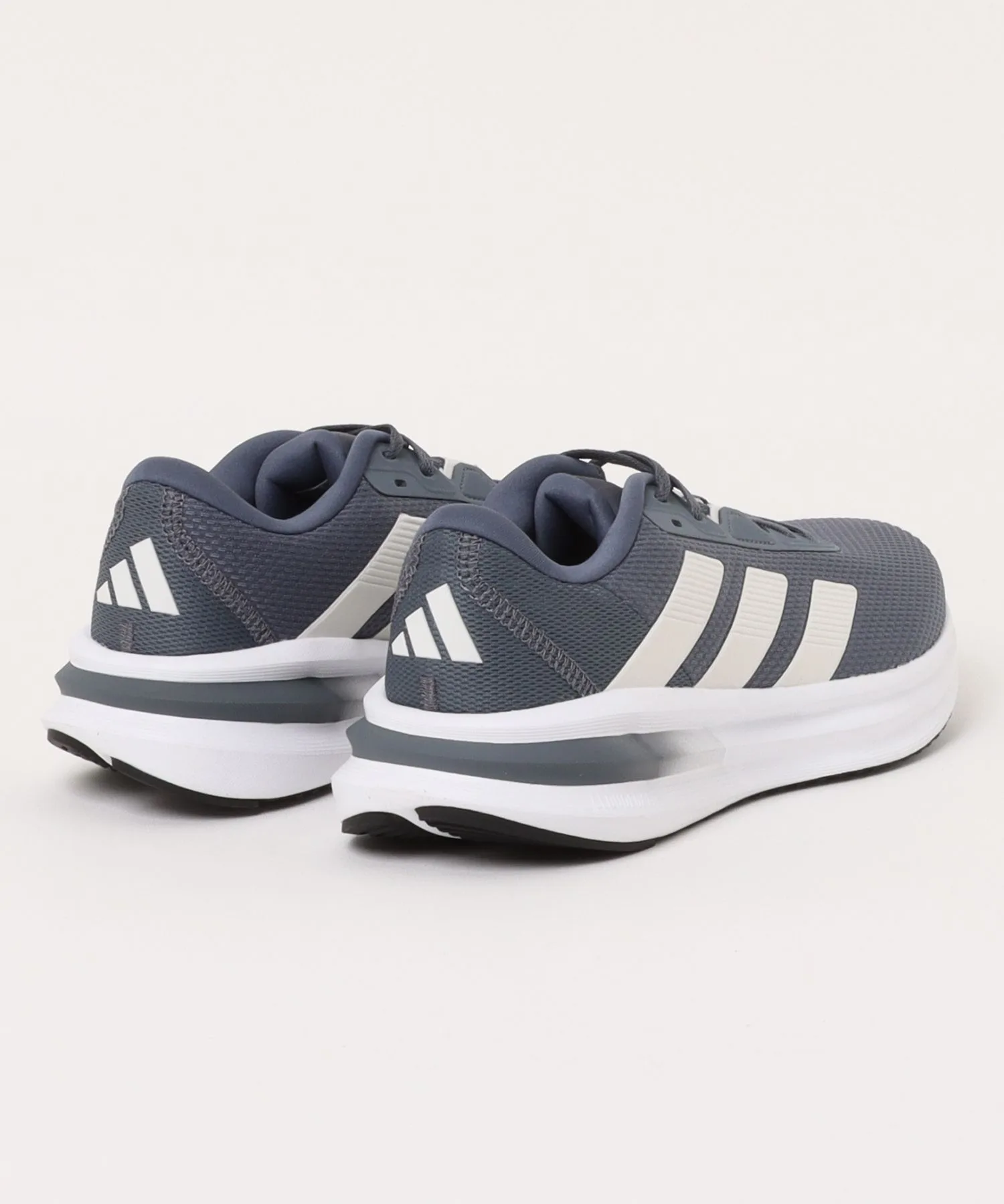 Мужские кроссовки для бега с Cloudfoam adidas GALAXY 7 M серые — фото 2