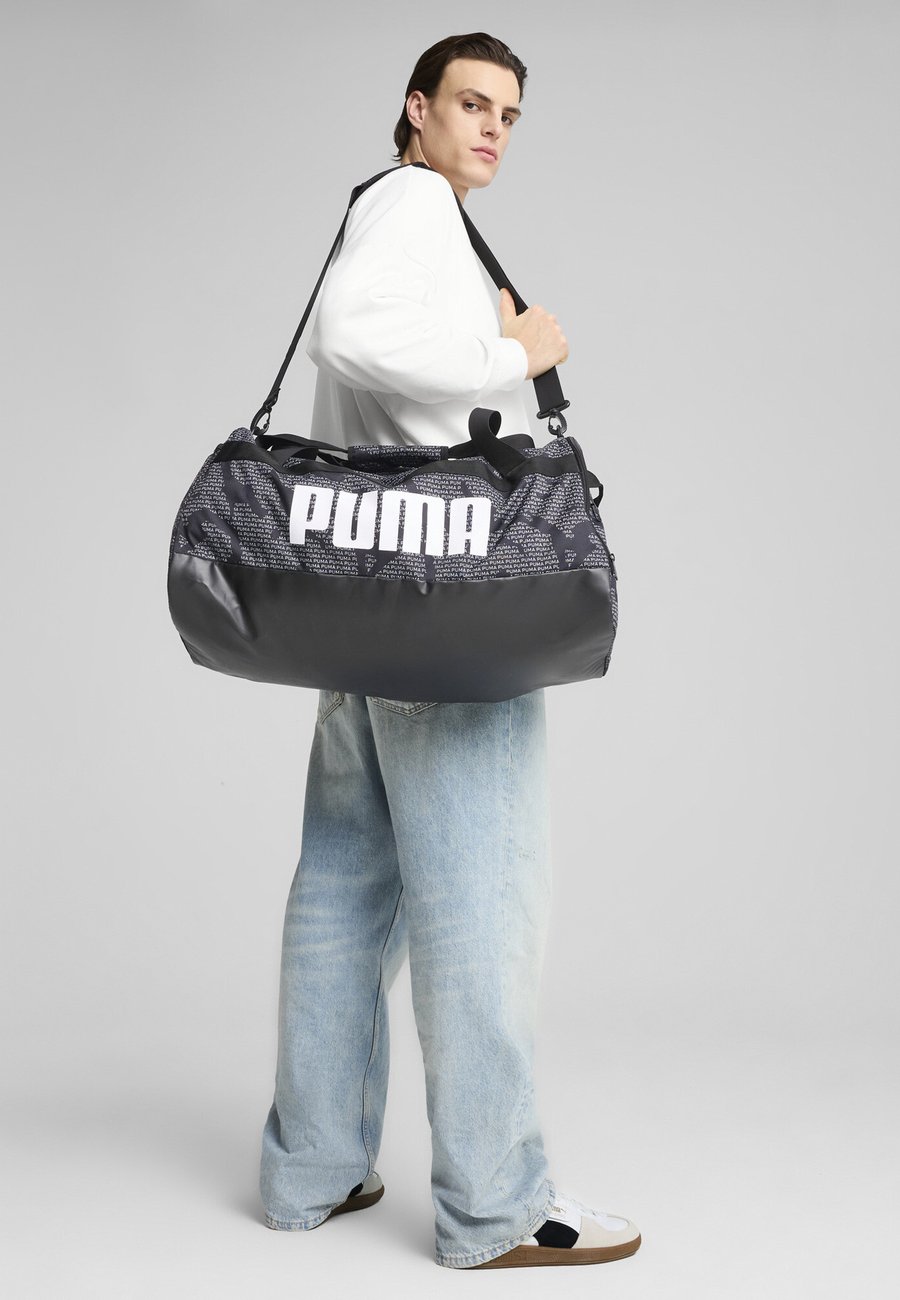 

Спортивная сумка Puma CHALLENGER ALL-OVER PRINT MEDIUM, Black Logo Lab Aop/Black