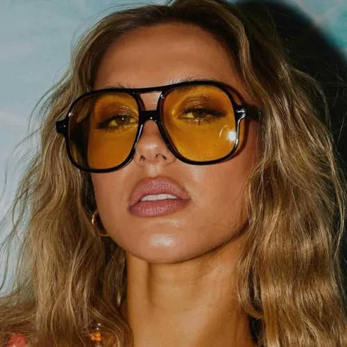 

Солнцезащитные очки большого размера для женщин, классические, винтажные, модные, крупные, женские солнцезащитные очки, модные очки с заклепками MTZJH, Black Yellow