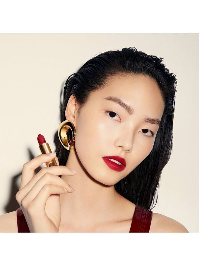 Матовый карандаш для губ Rouge À Lèvres летние оттенки Gucci, 312 Frances Fire — фото 4