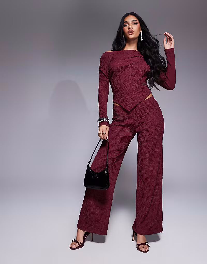 

Широкие текстурированные брюки ASOS DESIGN бордового цвета