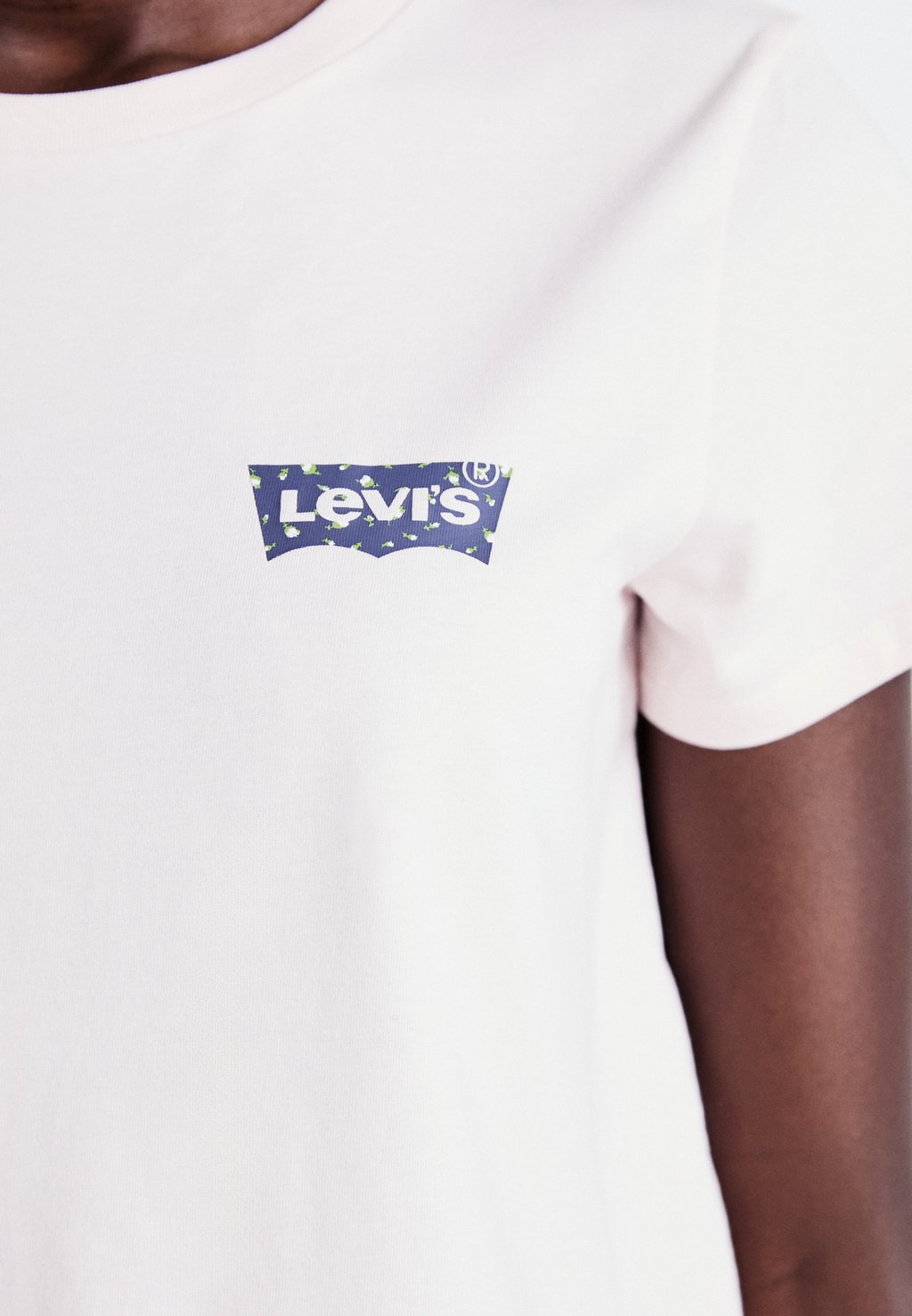 

Принт на футболке THE PERFECT TEE Levi's, розовый