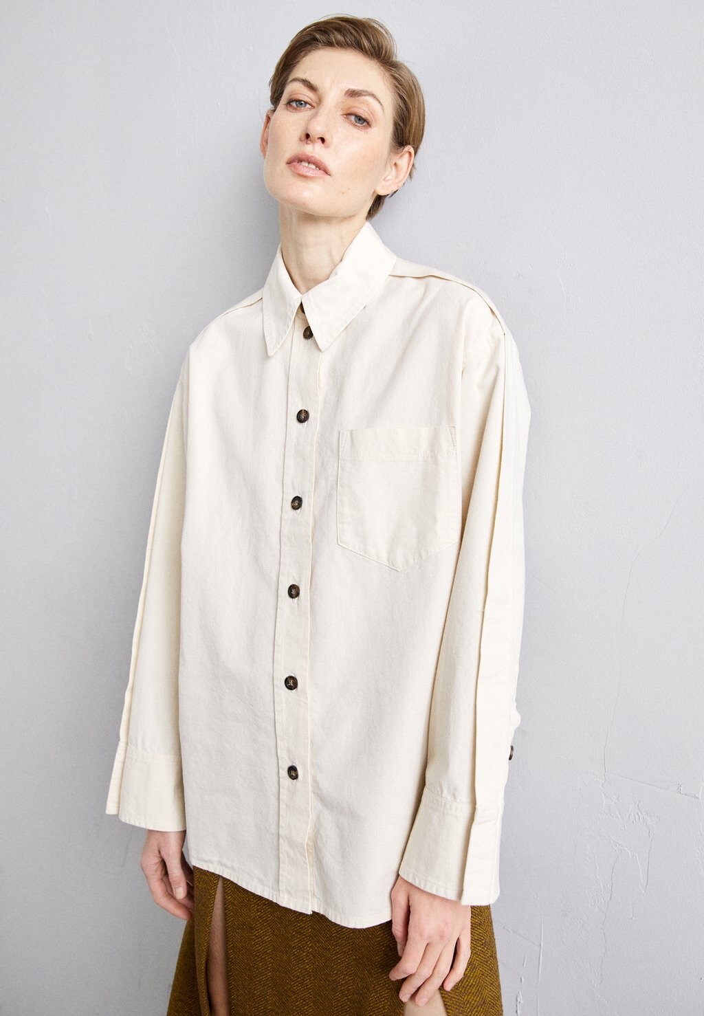 

Рубашка Pleat Detail Victoria Beckham, цвет raw ecru