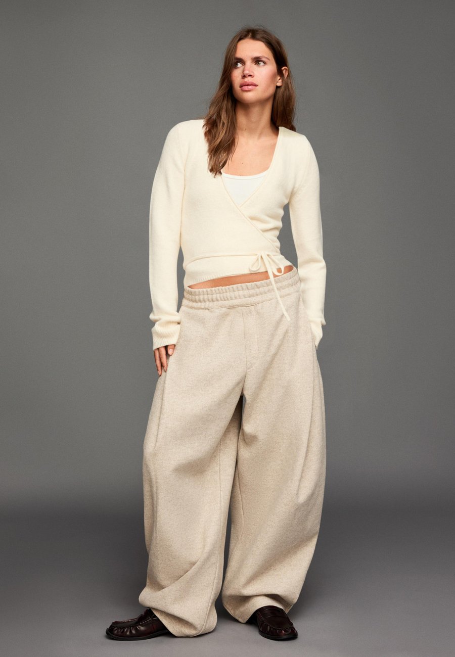 

Кардиган Bershka Cardigan, Beige