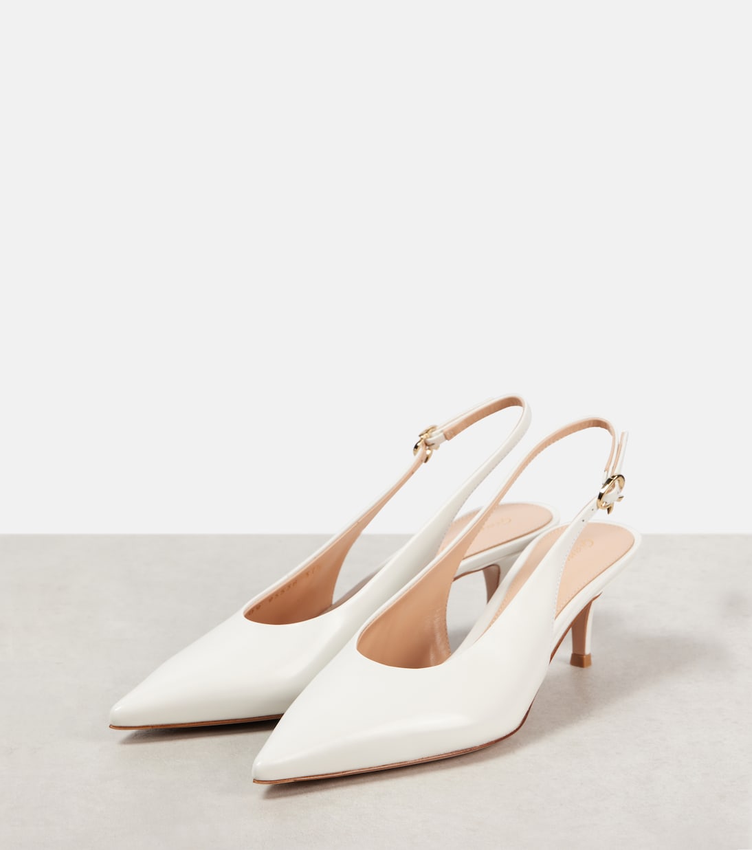 Кожаные туфли-лодочки Robbie Sling 55 с открытой пяткой Gianvito Rossi, белый — фото 4