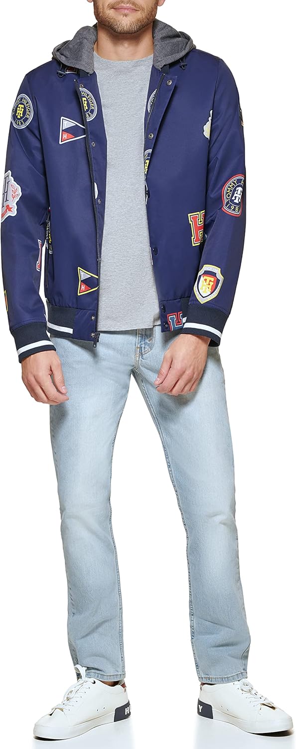 Мужская модная куртка-бомбер Tommy Hilfiger с прикрепленным трикотажным капюшоном, Navy Flag Print — фото 2