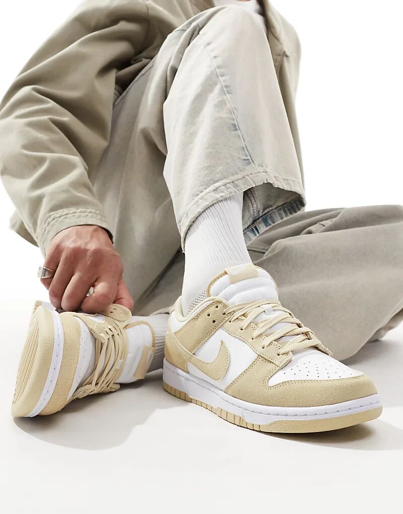 

Кроссовки Dunk Low Retro SE белого и золотого цвета Nike